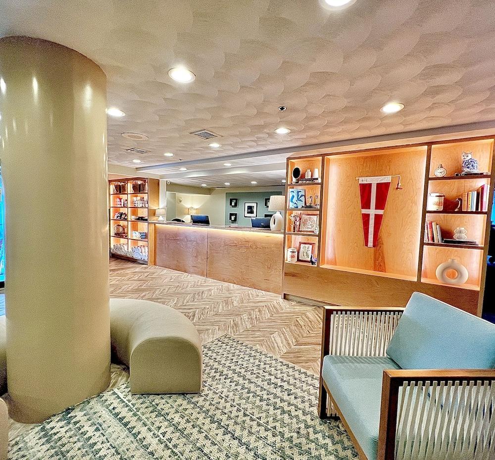 Atlantic Newport Hotel